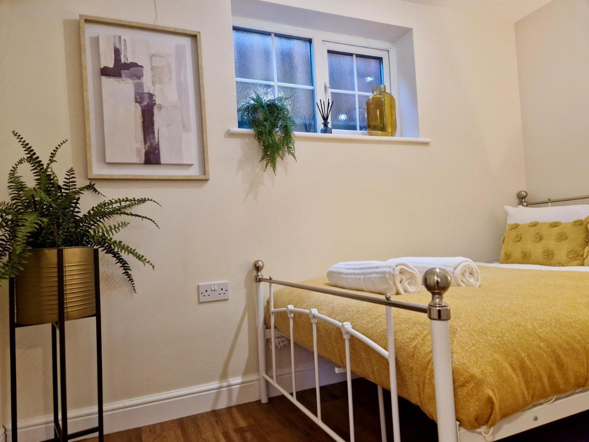 Stylish Luxury Serviced Apartment Next To City Centre With Free Parking - Contractors & Relocators Coventry Exterior foto