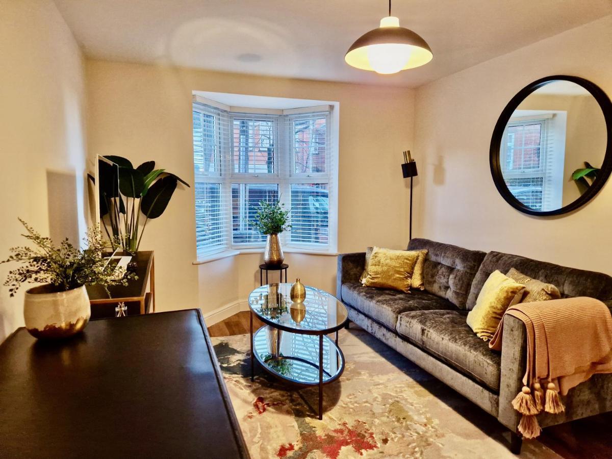 Stylish Luxury Serviced Apartment Next To City Centre With Free Parking - Contractors & Relocators Coventry Exterior foto